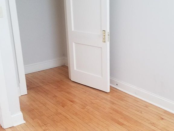 3rd image of 810 S Oak Park Ave #1