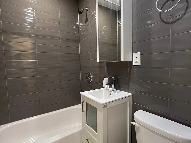 206 E 81st St #5D — Photo 4