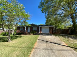 6247 Lakeview Dr, Douglasville, GA 30135