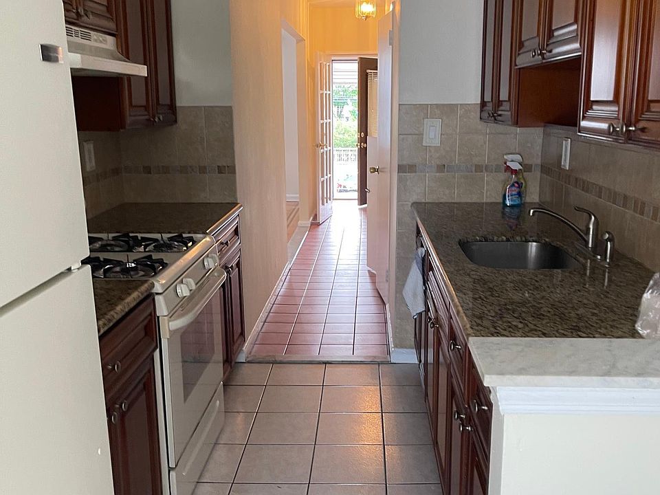 1st image of 1553 Mace Ave #2