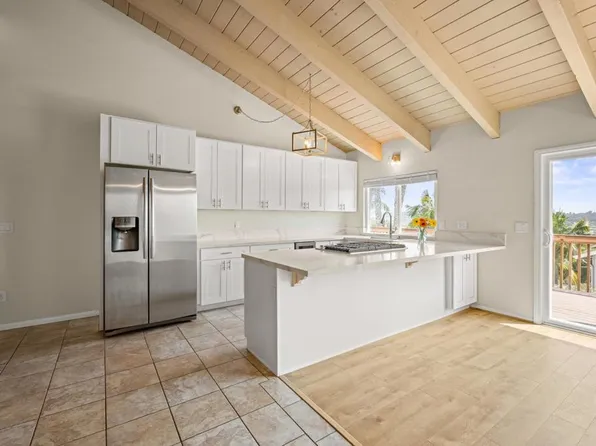 1881 Laurel Rd, Oceanside, CA 92054