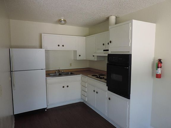 2nd image of 1015 Valencia Dr SE APT 4