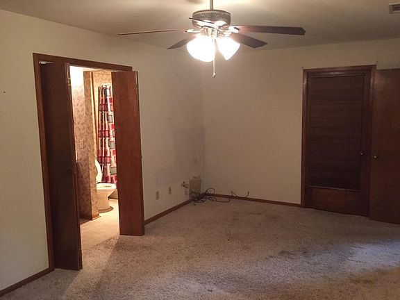 3rd image of 301 Hillcrest Dr