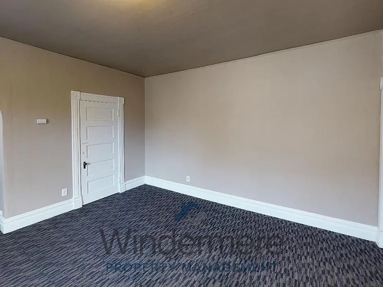 309 E Birch St — Photo 8