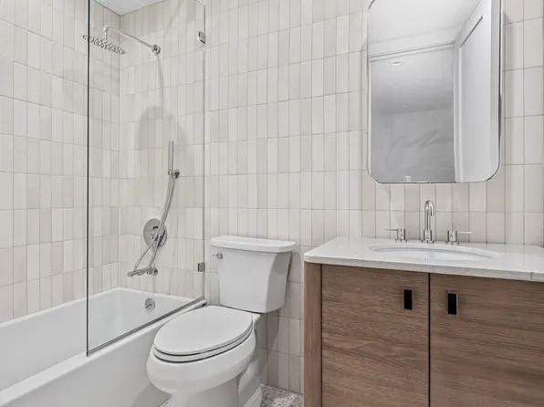 355 Monroe Street image 11 of 18