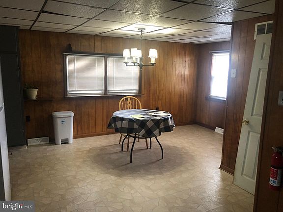 5th image of 719 Becker Dr