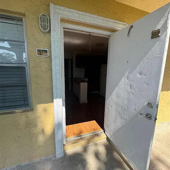5192 NE 6th Ave #805 — Photo 1