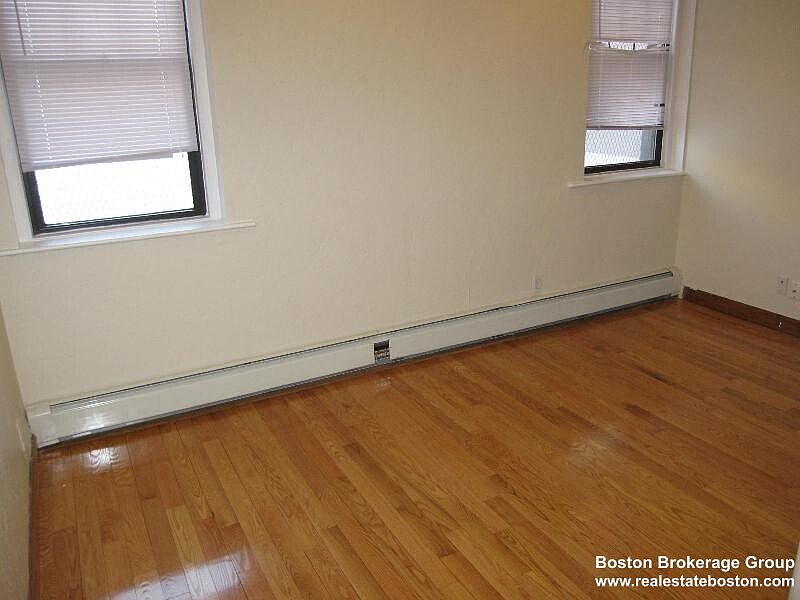 2nd image of 204A Hemenway St #32