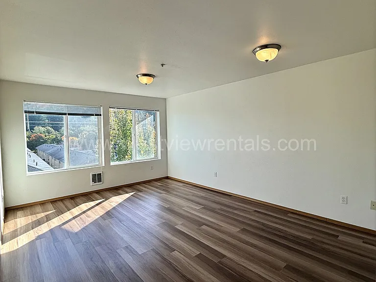 524 32nd St #404 — Photo 3
