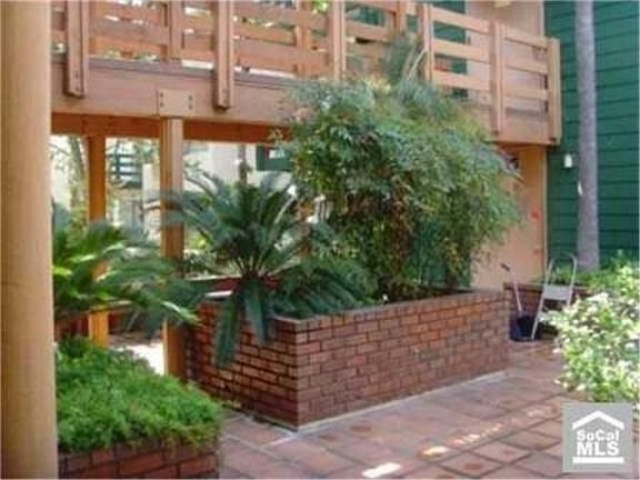 Common Area Courtyard