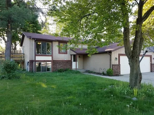 5898 Madison Ave SE, Kentwood, MI 49548
