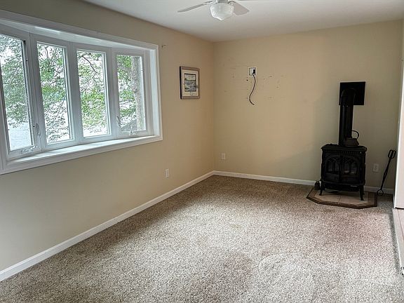 3rd image of 19 Wamsutta Ave