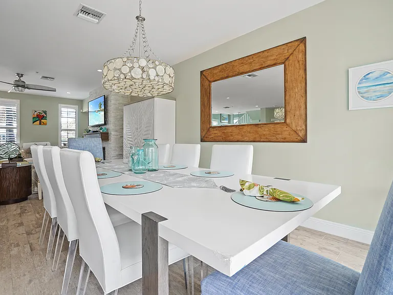Main Level Dining