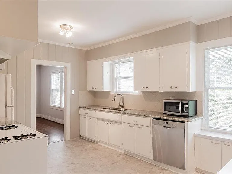 1212 Milford St #1 — Photo 15