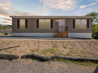 100 Cayman Dr, Butler, PA 16002