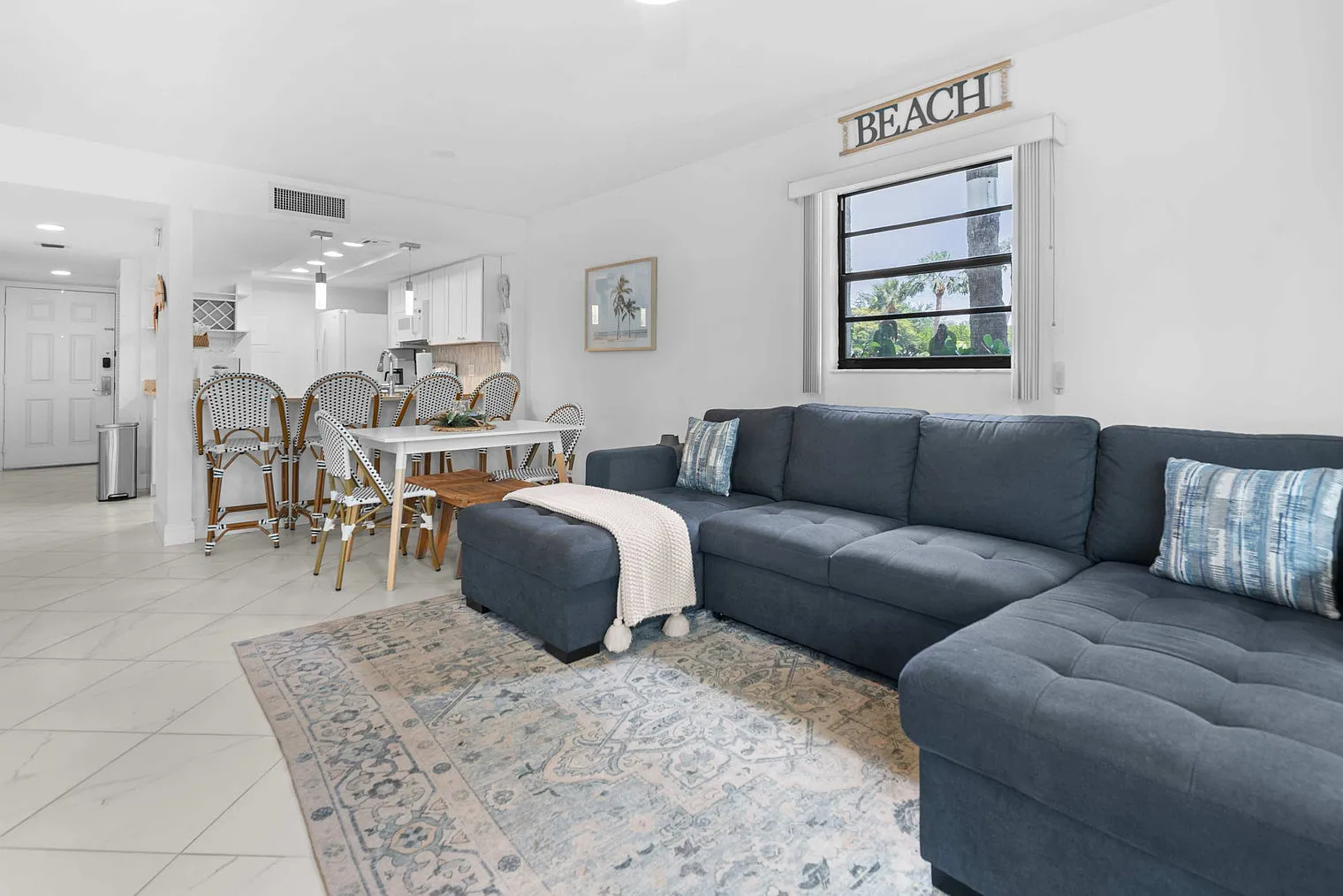 2 bed, 2.0 bath, 861 sqft, $6,237 — Photo 2