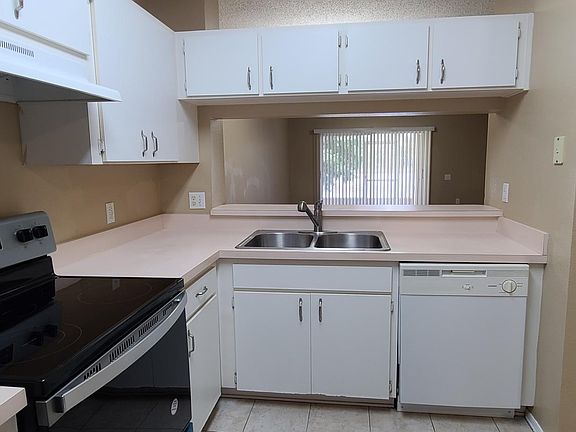 5th image of 12362 Berkeley Square Dr