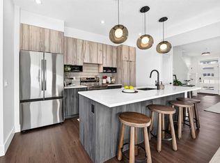 421 N Clydesdale Ave, Cochrane, AB T4C 2P7