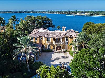 Call Sue & Kari for
Private 
Showing 772-285-8606