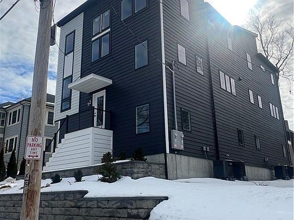 4th image of 152 Colonial Rd #152