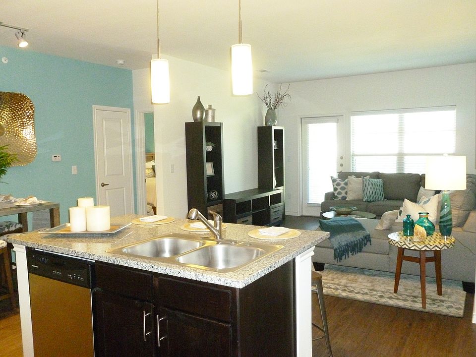 1st image of 1690 Fm 423 APT 4306