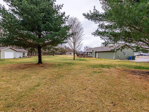 4th image of 310 Summerset Ln