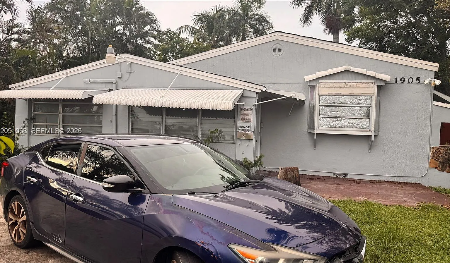 Hollywood Estates — Photo 1