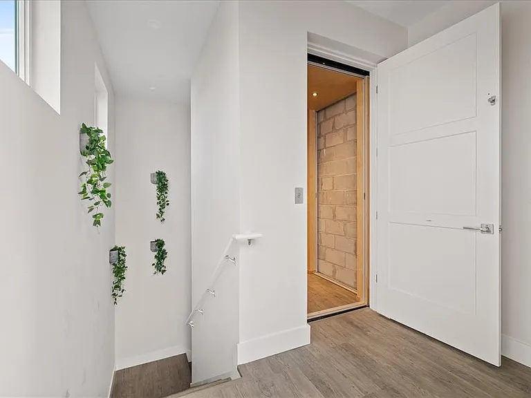 623 Petit Way — Photo 45