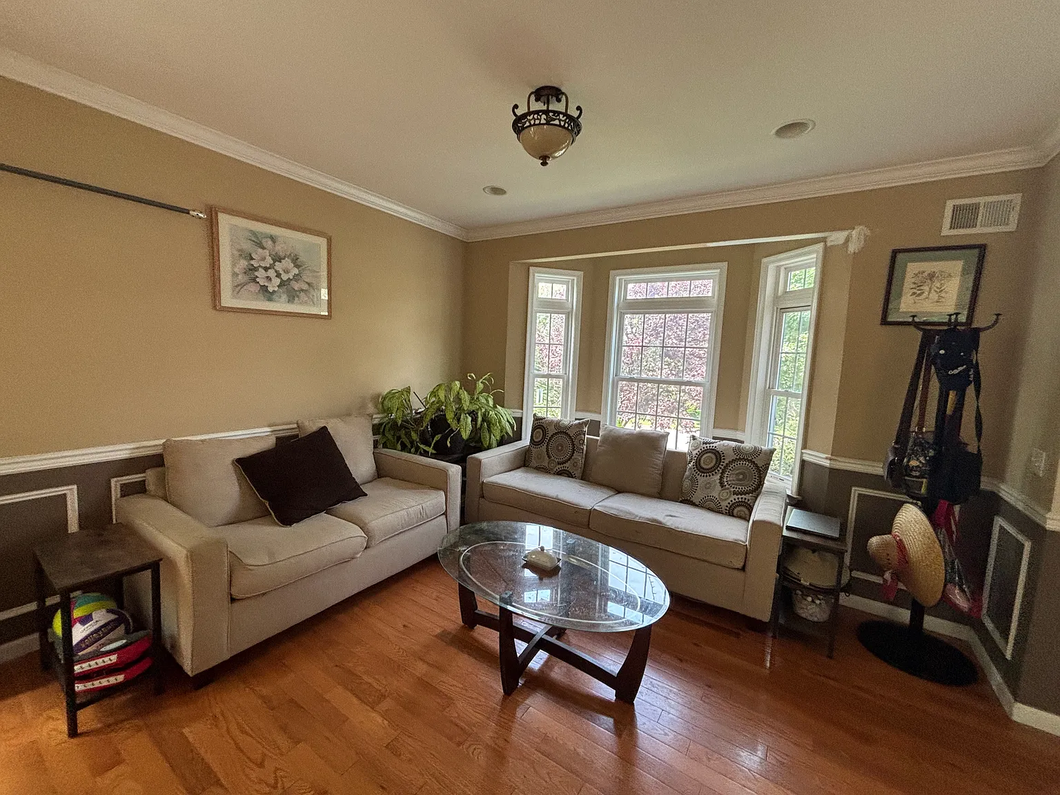 4 bed, 2600 sqft, $5,499 — Photo 3
