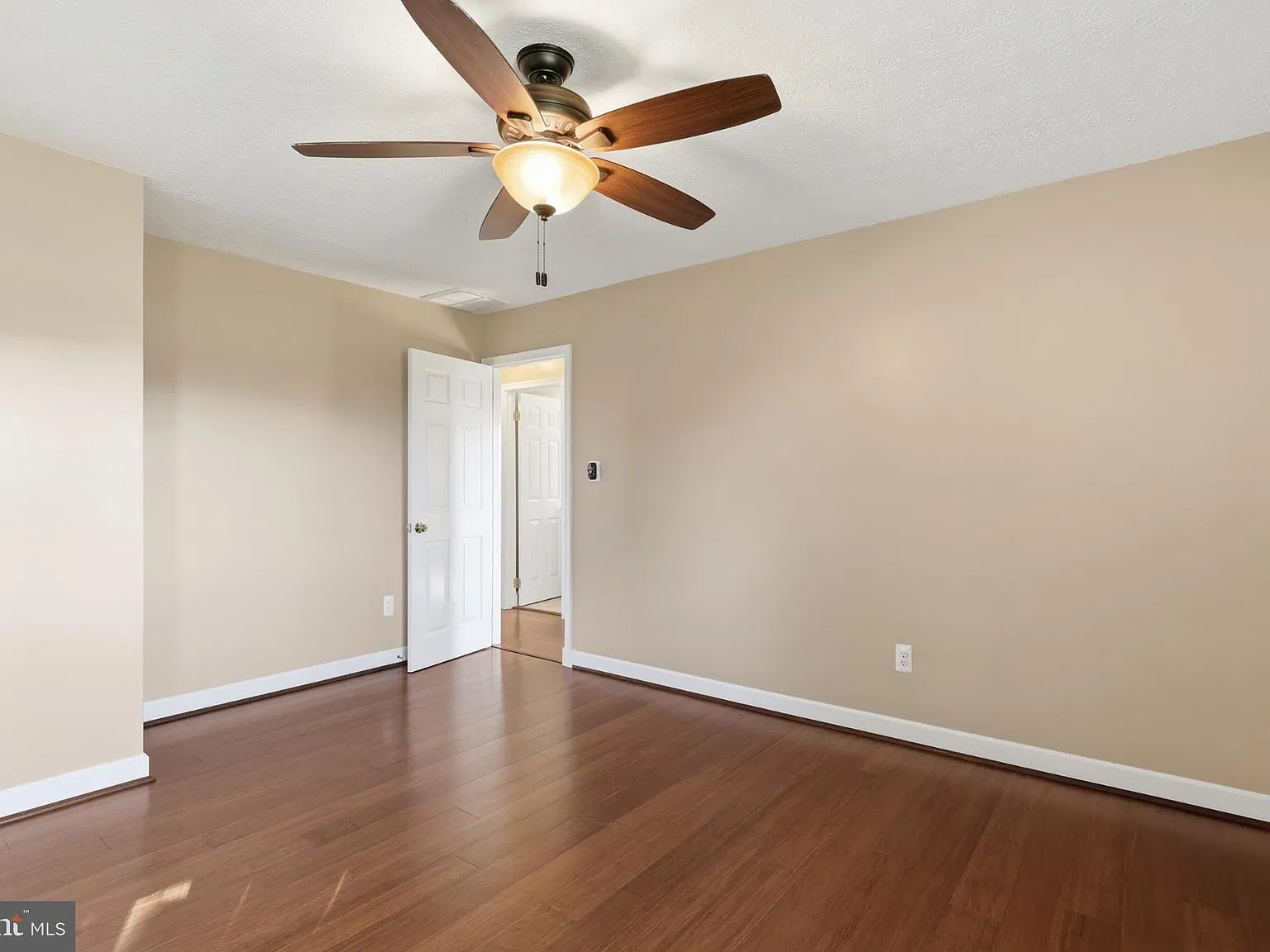 3 bed, 2.0 bath, 1600 sqft, $3,100 — Photo 3