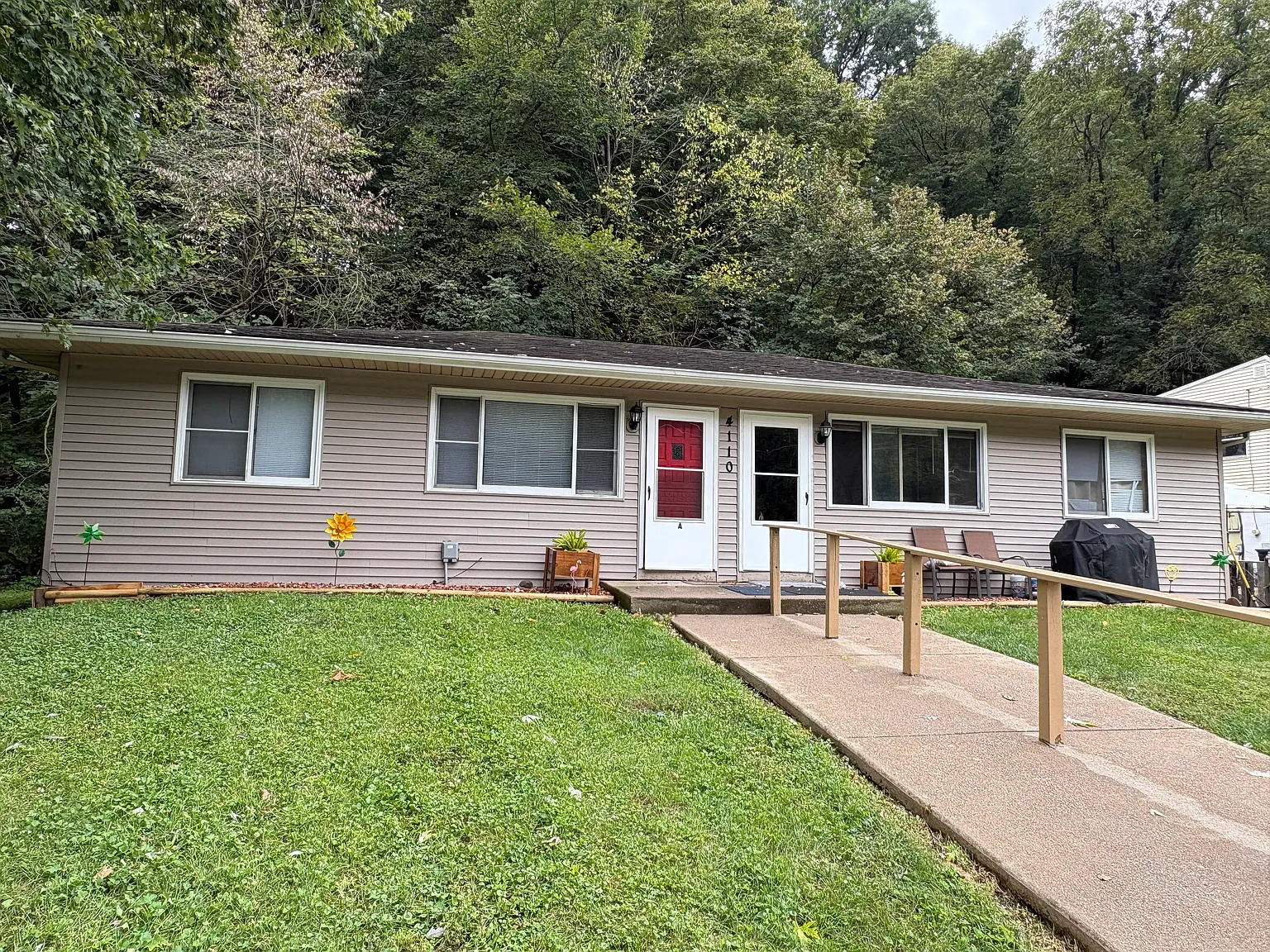 2 bed, 900 sqft, $950 — Photo 1