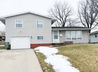 1014 2nd Ave NE, Waverly, IA 50677