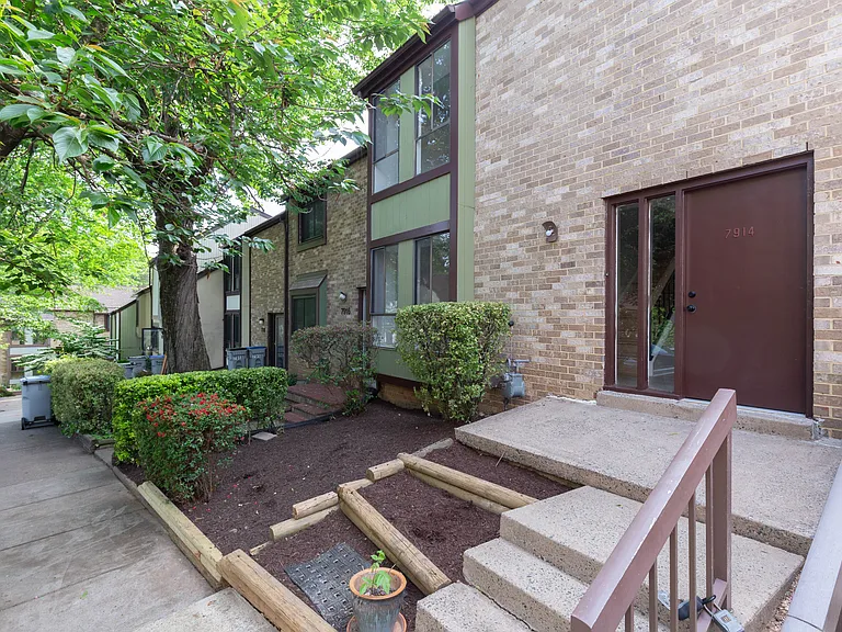 7914 Towerbell Ct — Photo 1