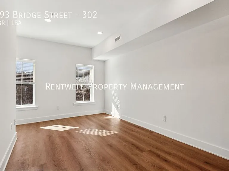 193 Bridge St #302 — Photo 7