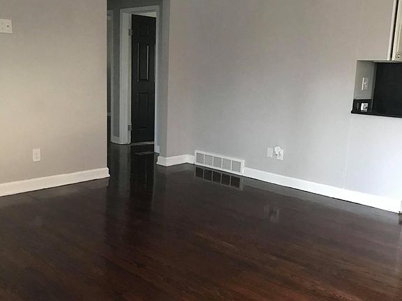 3rd image of 23704 Deziel St
