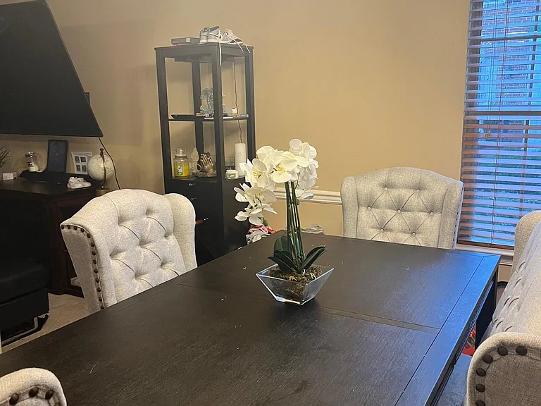 301 Royce Ct — Photo 11