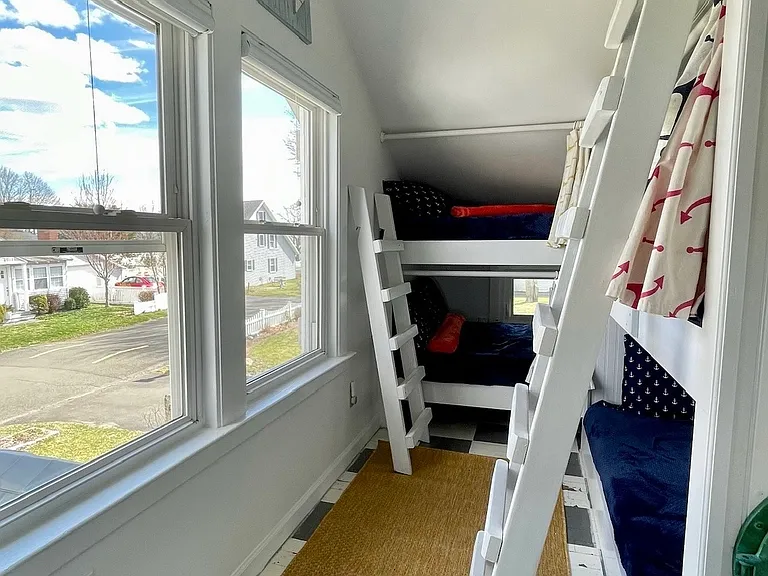 110 Taylor Ave — Photo 10