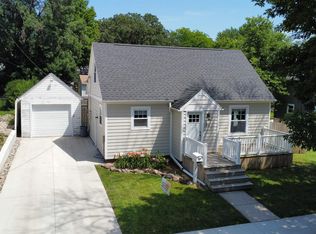 206 N 9th St, Clear Lake, IA 50428