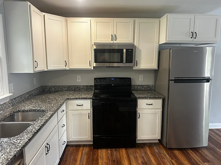 806 Peeler St #B — Photo 2