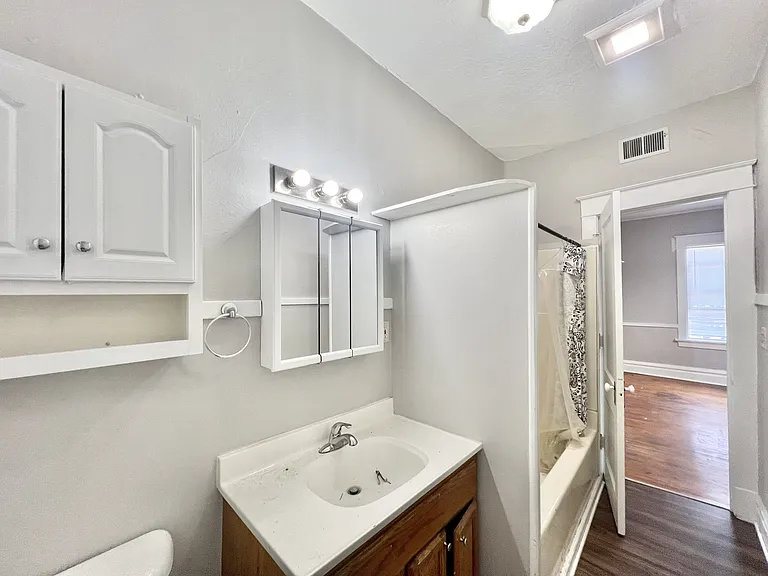 509 E Milwaukee St #6 — Photo 9