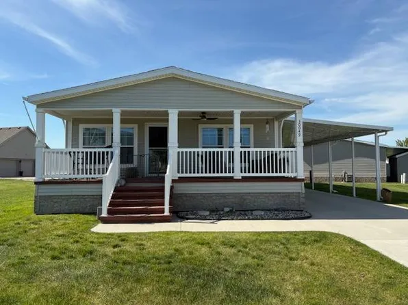 30049 Pin Oak Ct, Chesterfield, MI 48051
