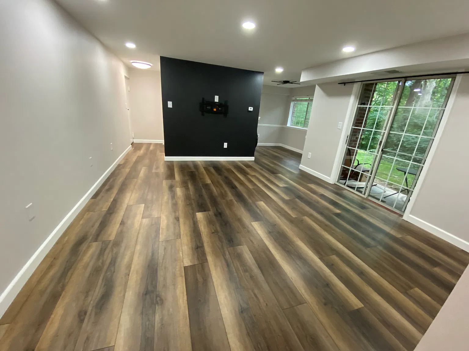 2 bed, 977 sqft, $2,250 — Photo 1
