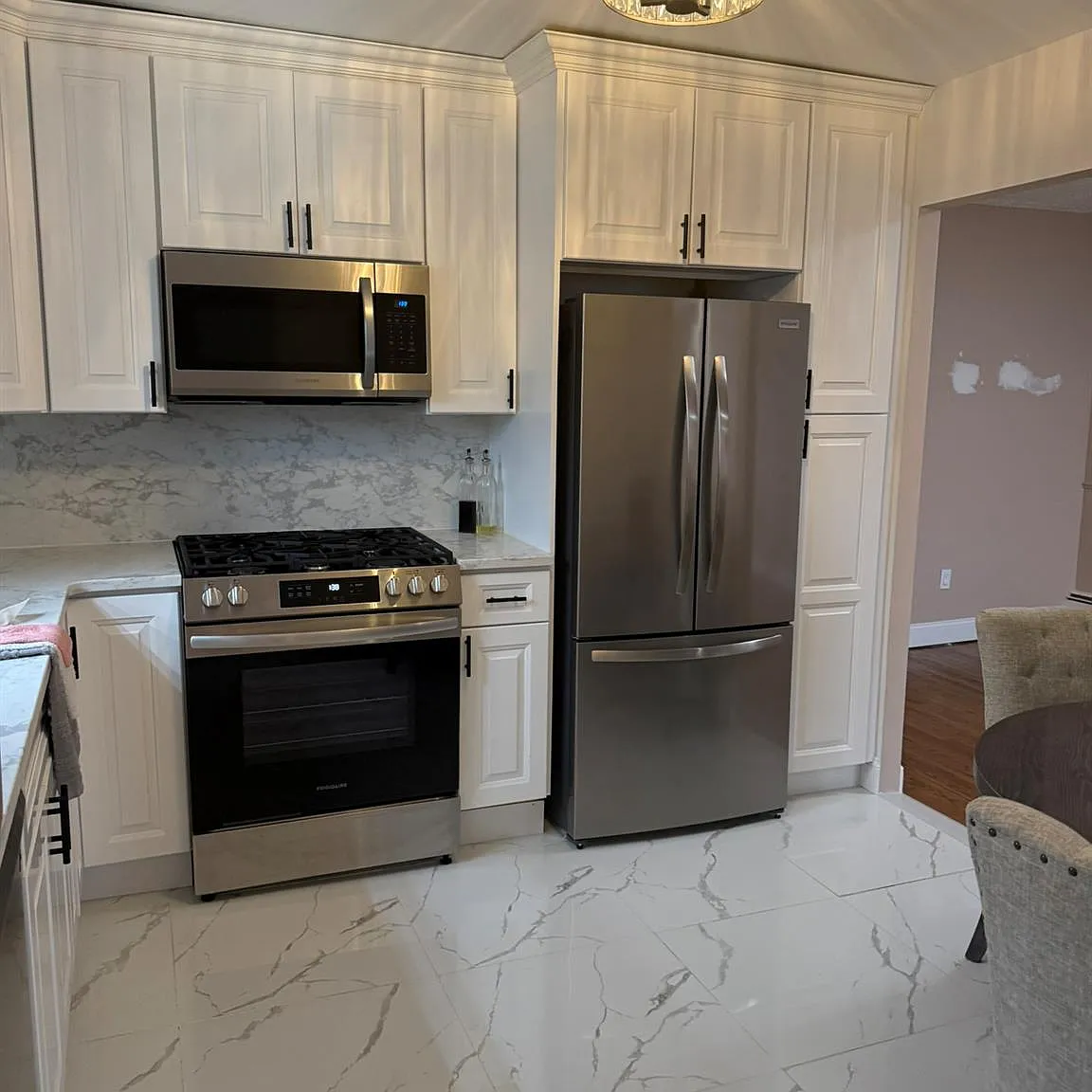 3 bed, 2.0 bath, 2352 sqft, $3,500 — Photo 2