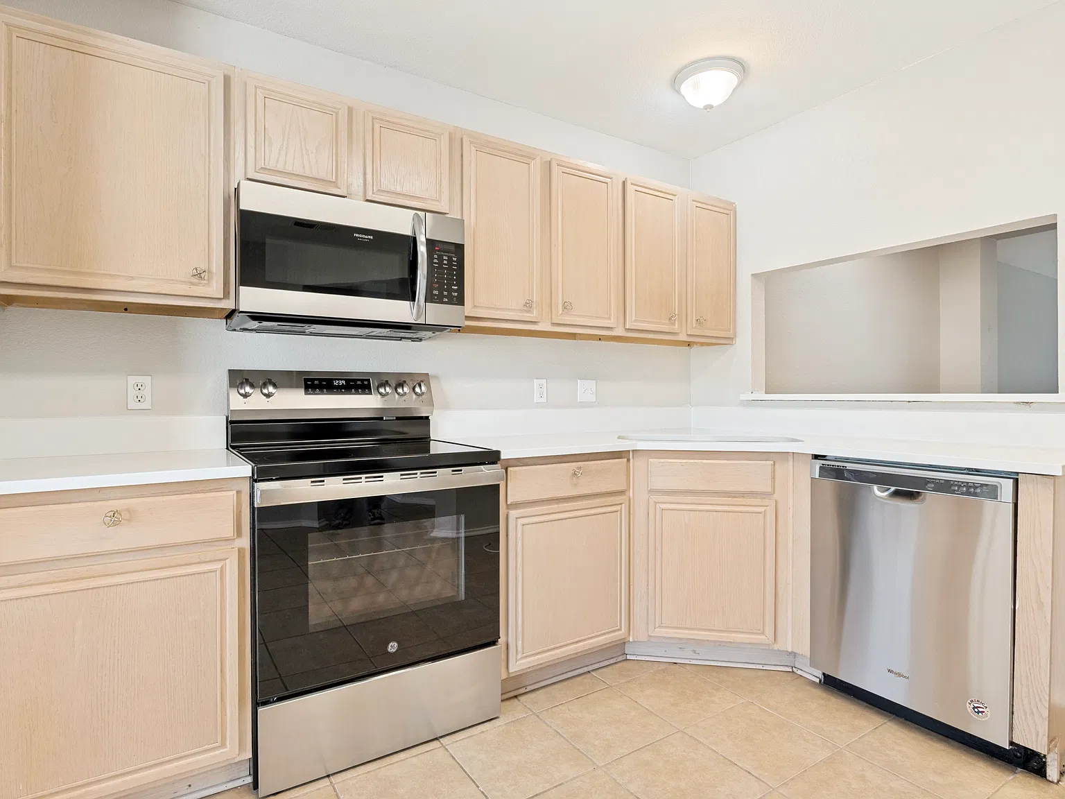 3 bed, 1441 sqft, $1,995 — Photo 2
