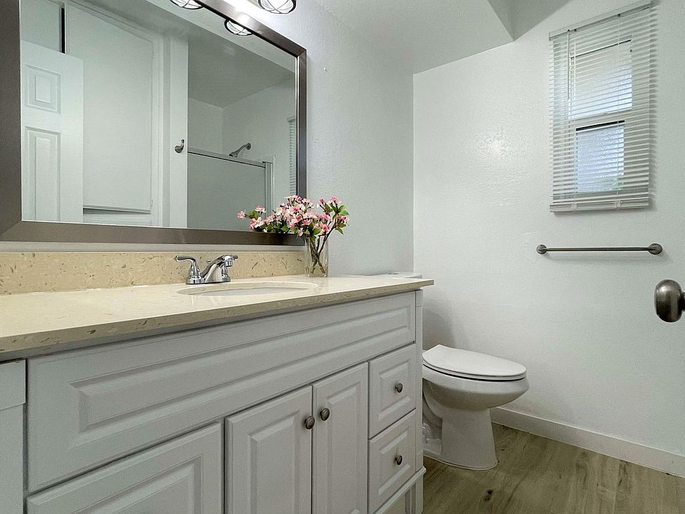 Ensuite bathroom - Master bedroom with walk-in closet and ensuite bathroom