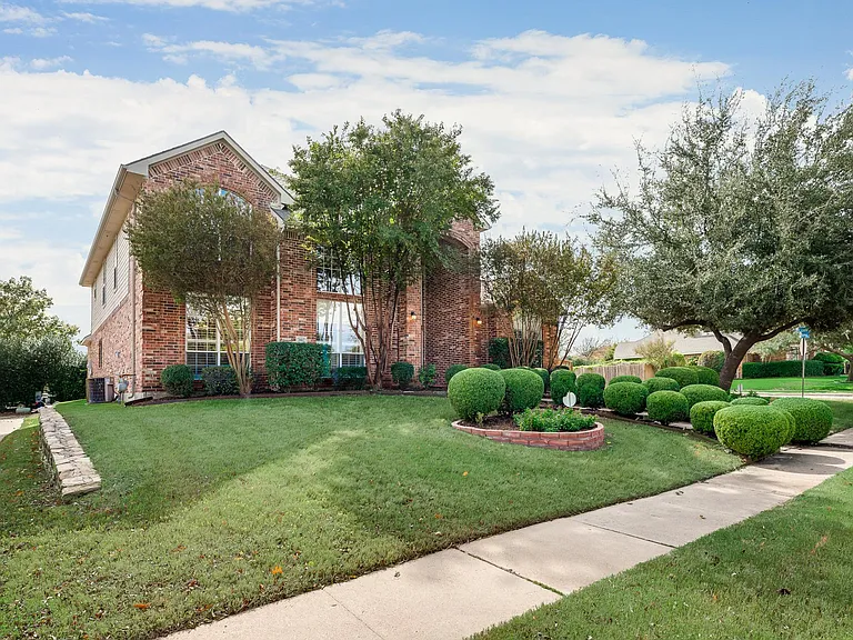 3902 Harlington Ln — Photo 4