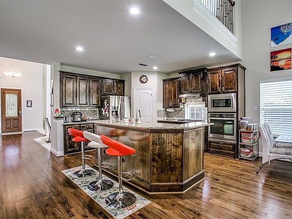 5th image of 2201 Huntington Dr
