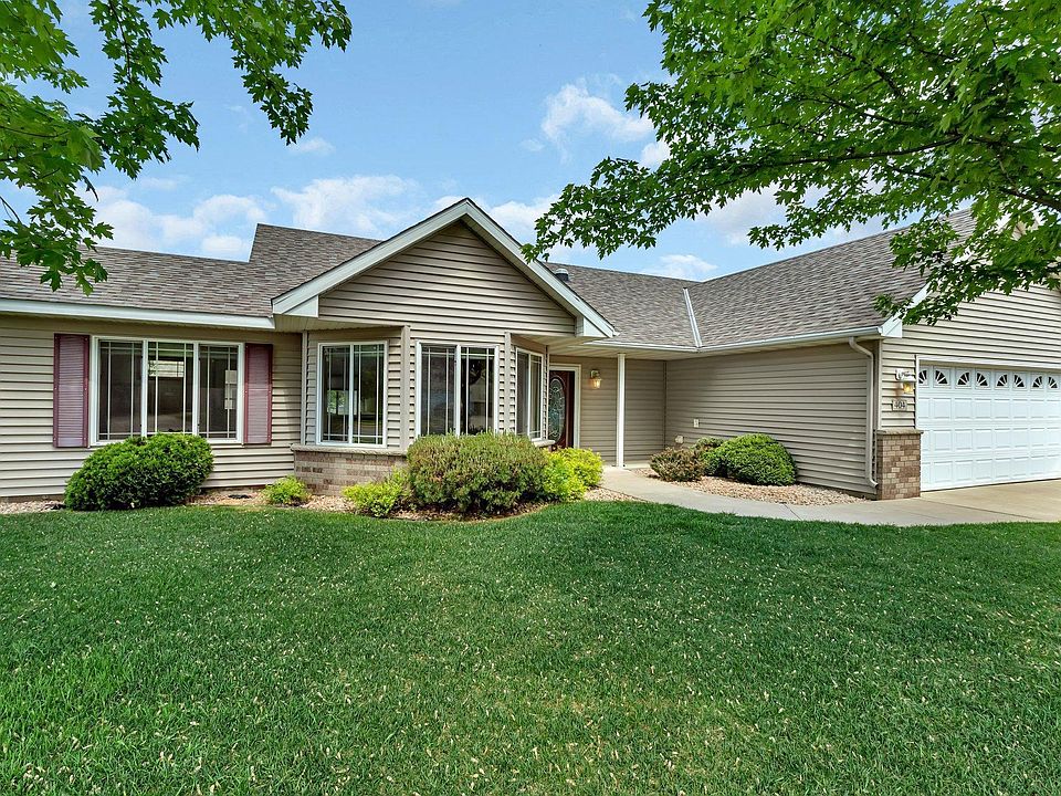 1st image of 404 Wellington Cir