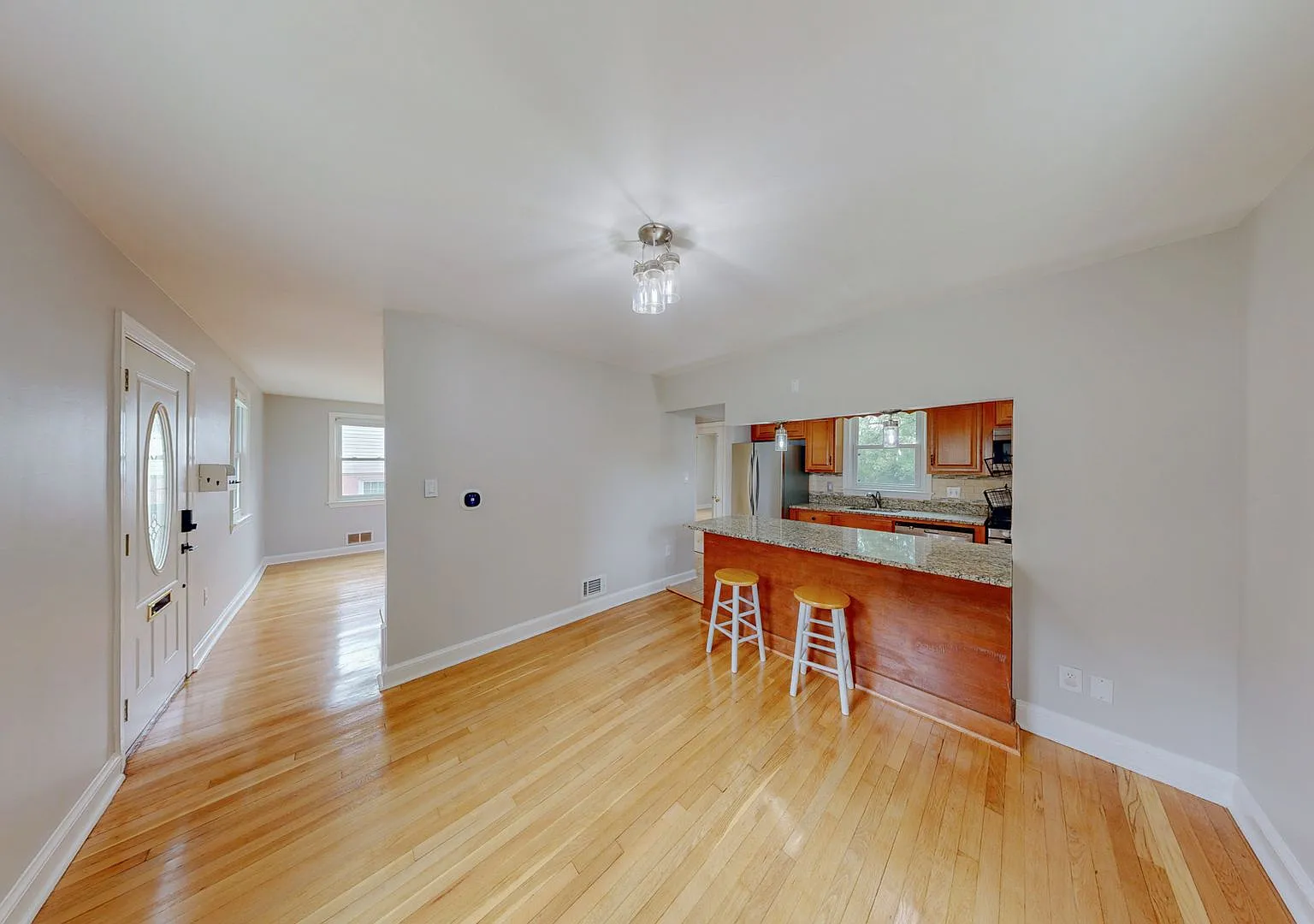 Close In Silver Spring Updated 3 Bed + 2 Ba — Photo 4