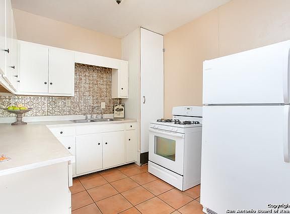 3rd image of 1341 W Mistletoe Ave
